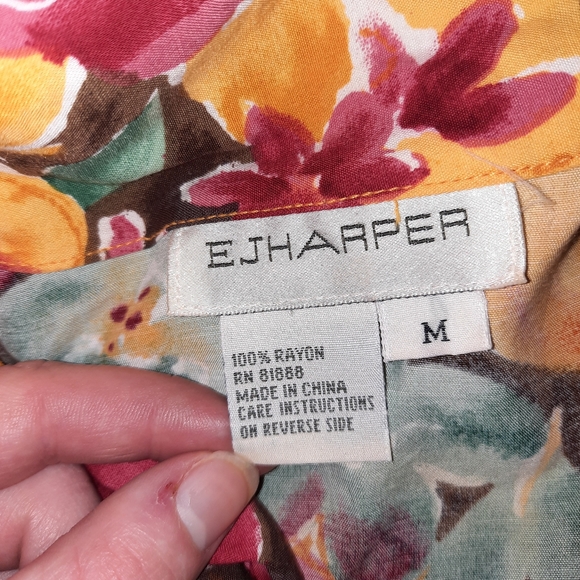 NWOT Hawaiian Button Up - Picture 2 of 2